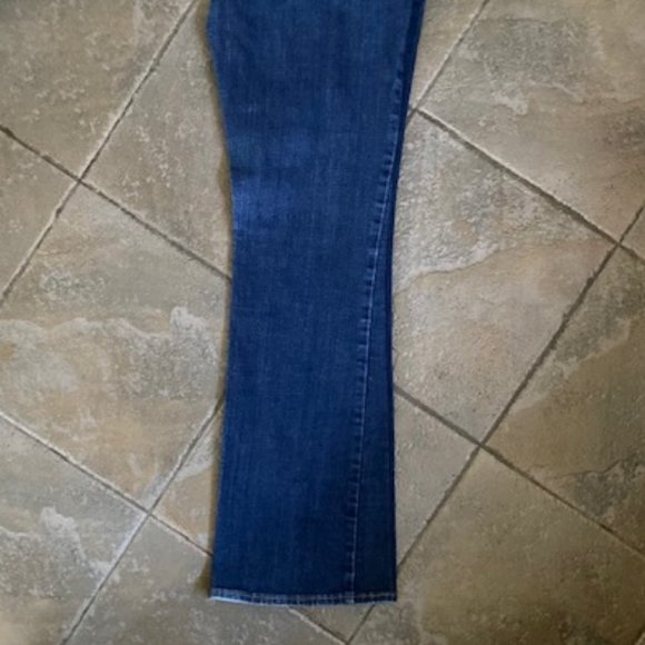 Levi's Slight Curve Classic Bootcut Jeans - Picture 4 of 6